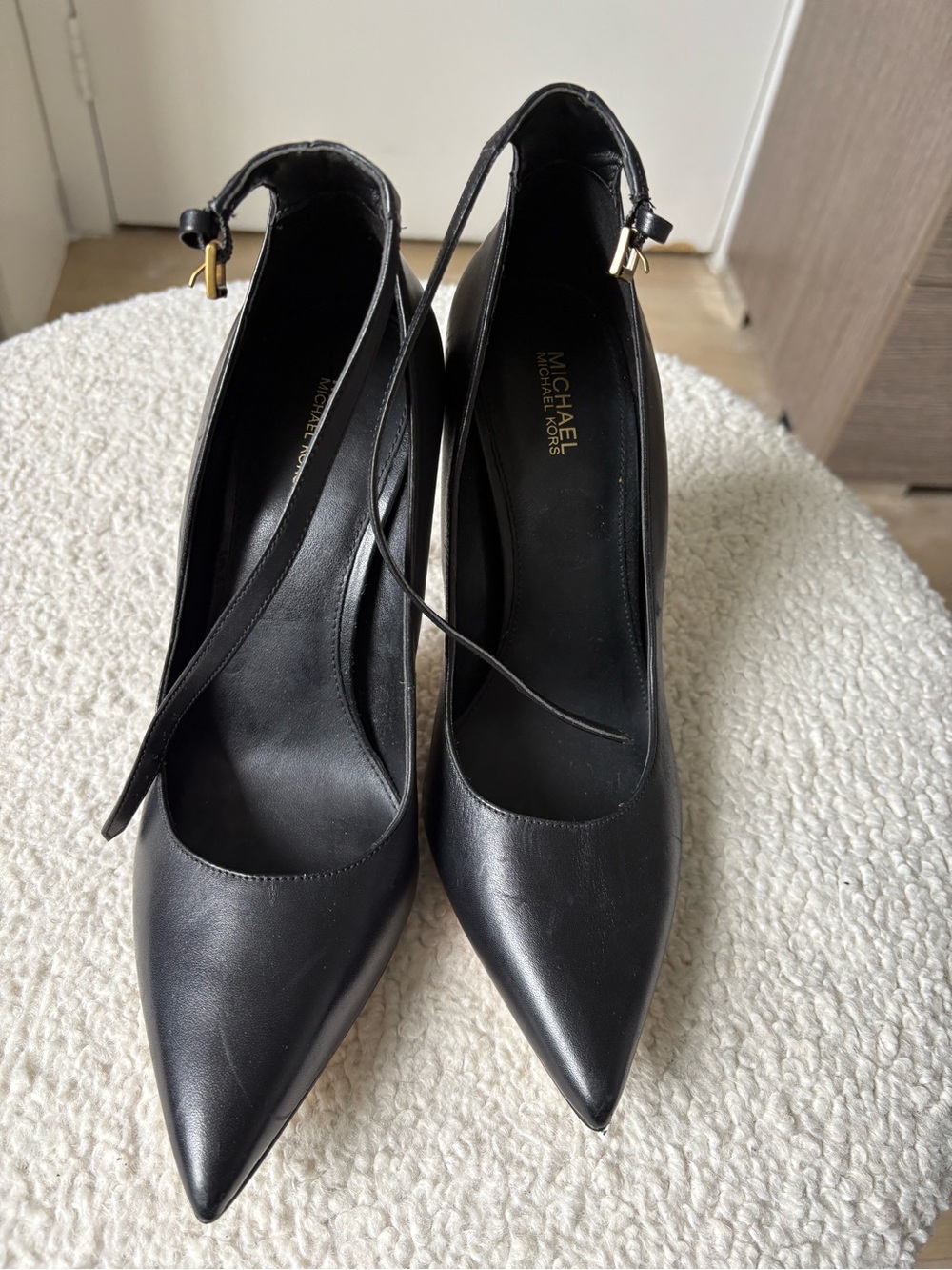 🔥🔥 100% Authentic MICHAEL KORS
Leather Pumps In Black/Size 8.5🔥🔥 - Picture 6 of 8